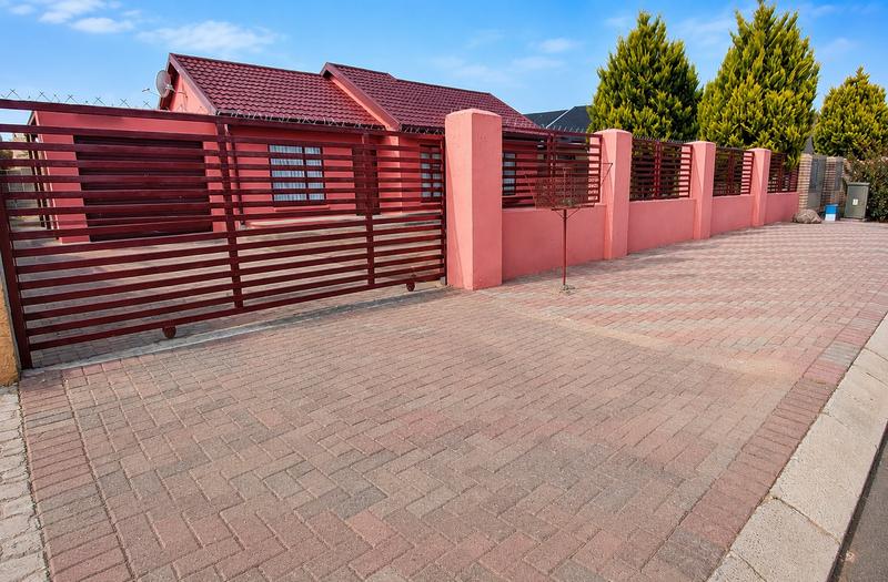 3 Bedroom Property for Sale in Vista Park Free State